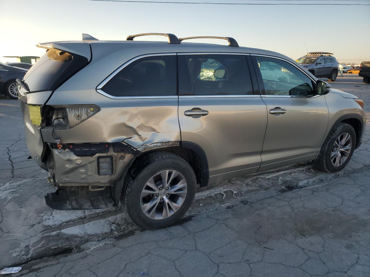 2015 Toyota Highlander - Image 3