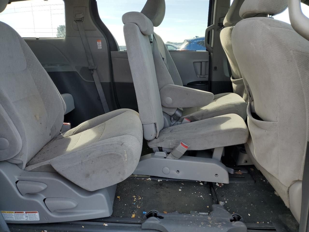 2015 Toyota Sienna - Image 11
