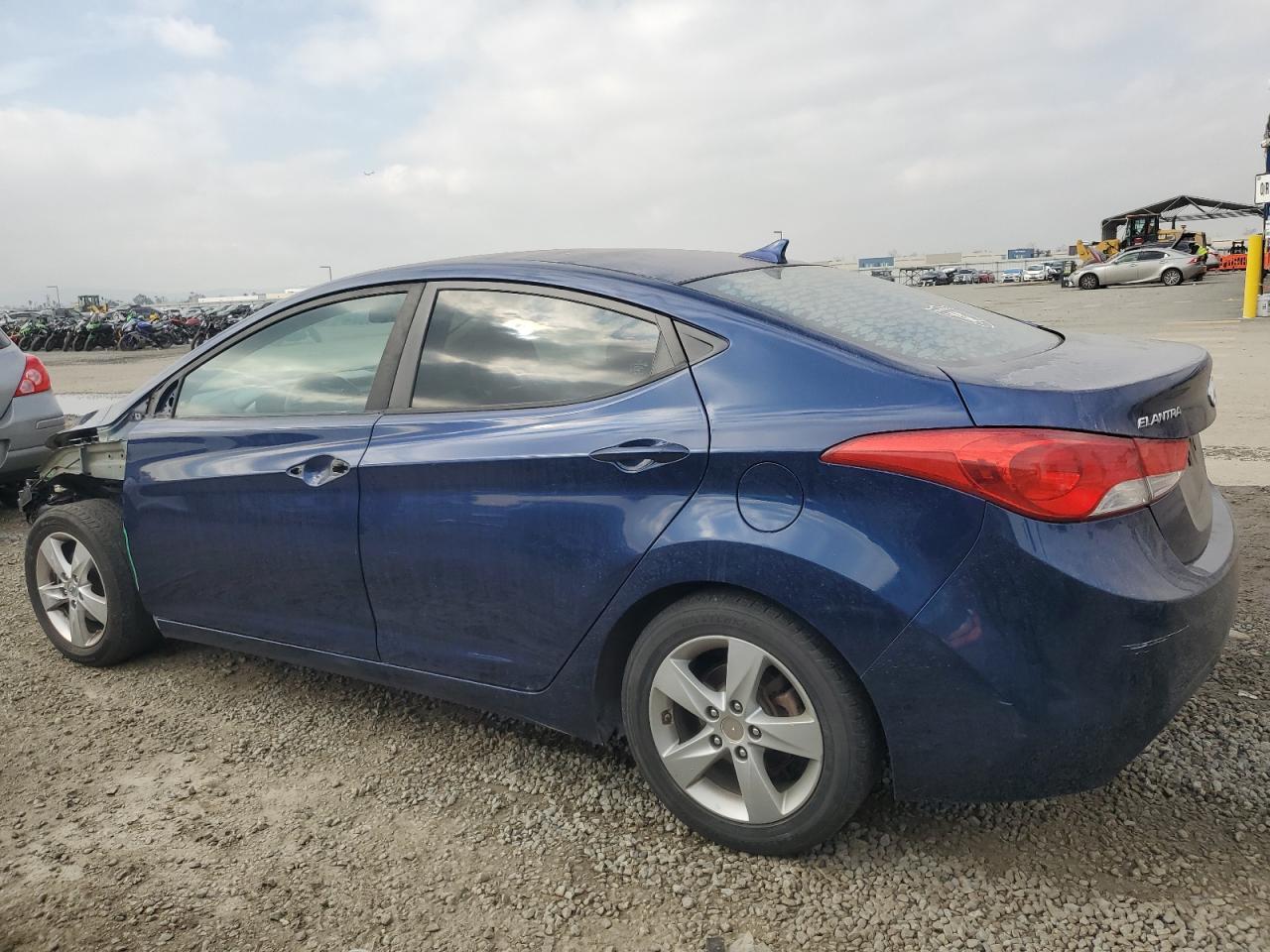 2013 Hyundai Elantra - Image 2