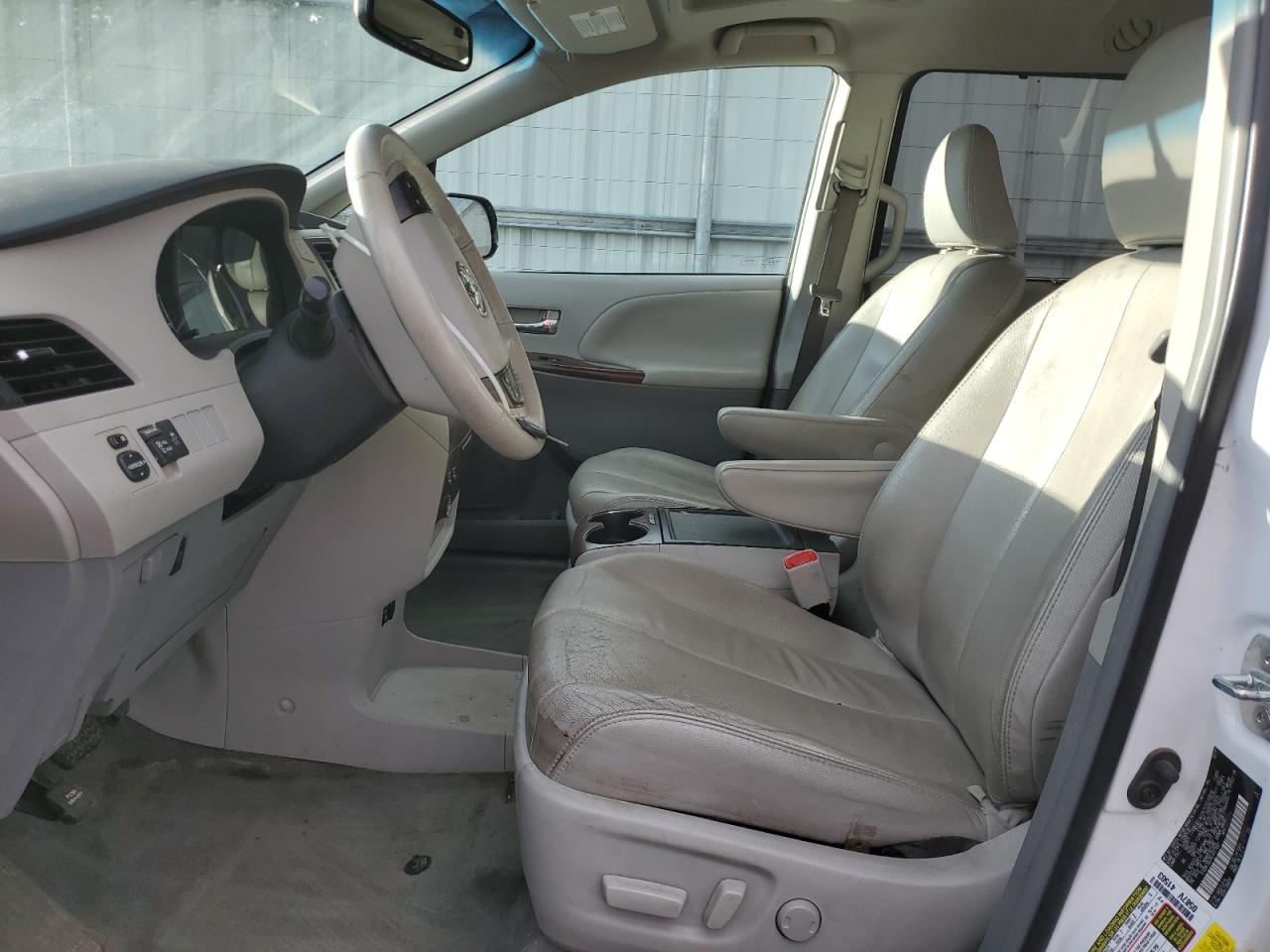 2014 Toyota Sienna - Image 7