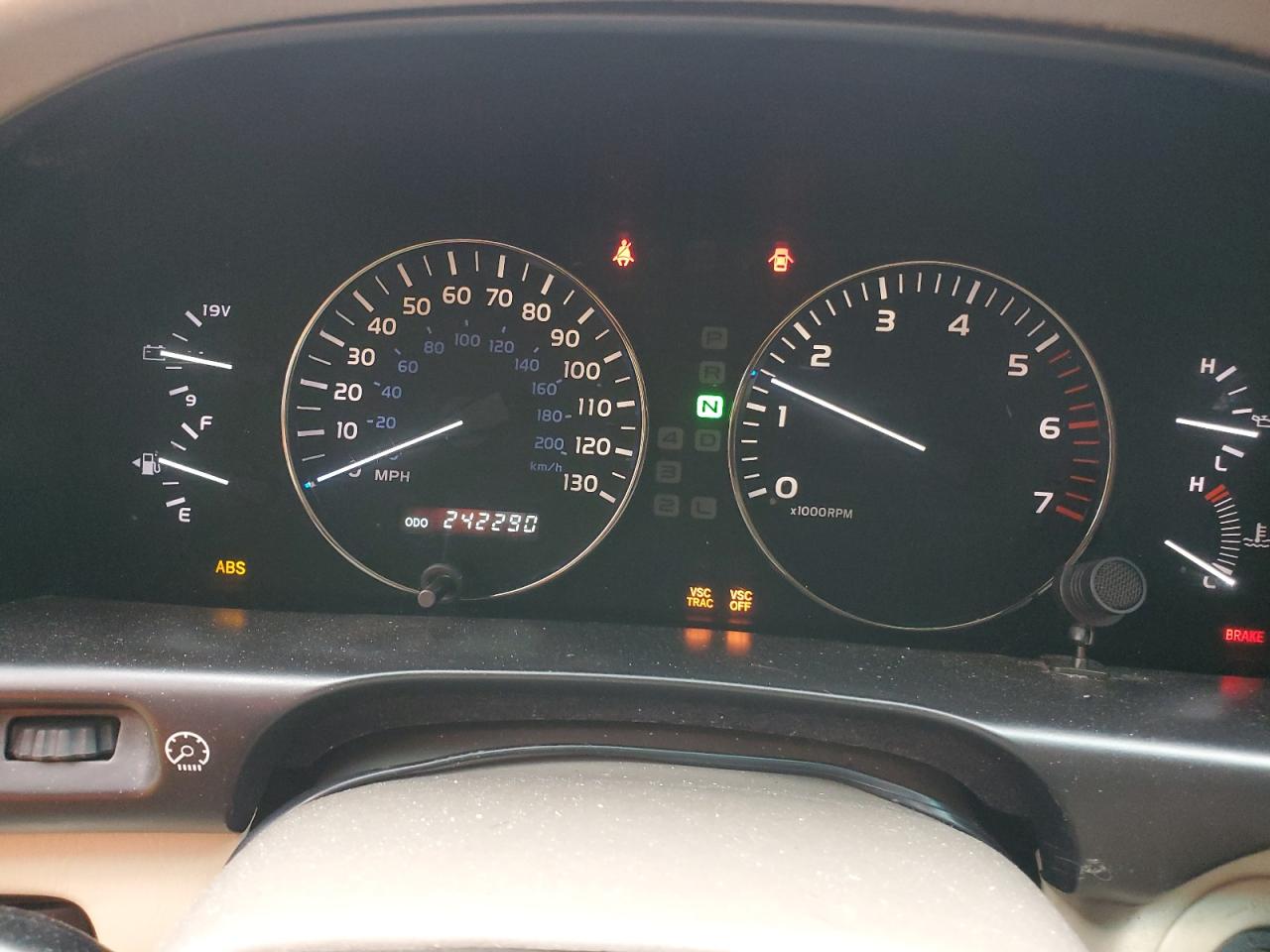 2004 Lexus LX - Image 9