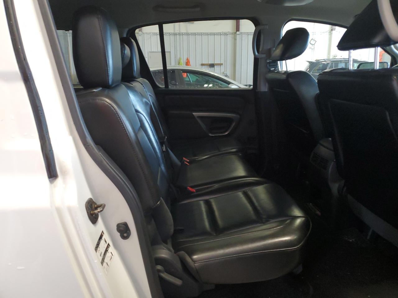 2015 Nissan Armada - Image 10