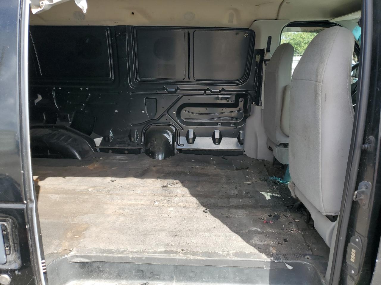 2006 Ford Econoline - Image 11