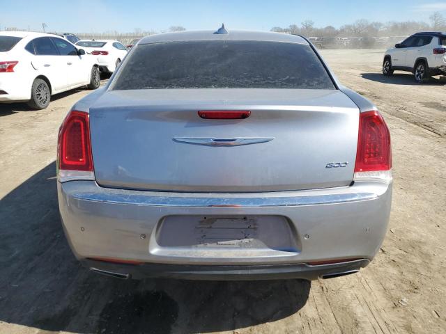  CHRYSLER 300 2018 Srebrny