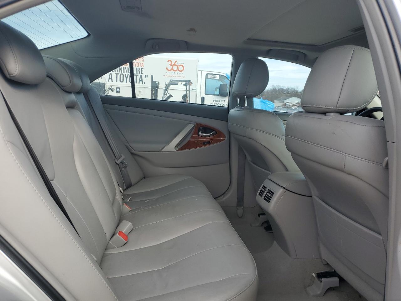 2011 Toyota Camry - Image 10