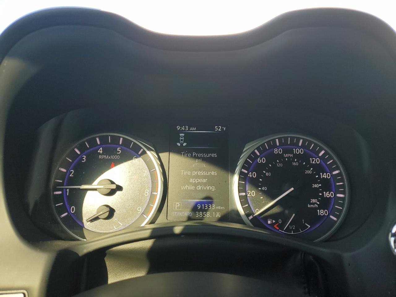 2017 Infiniti Q60 - Image 9