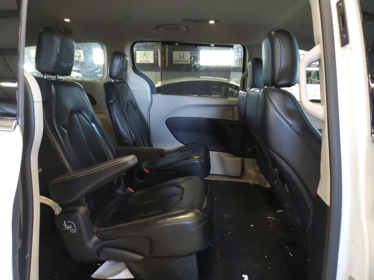 2020 Chrysler Voyager - Image 11