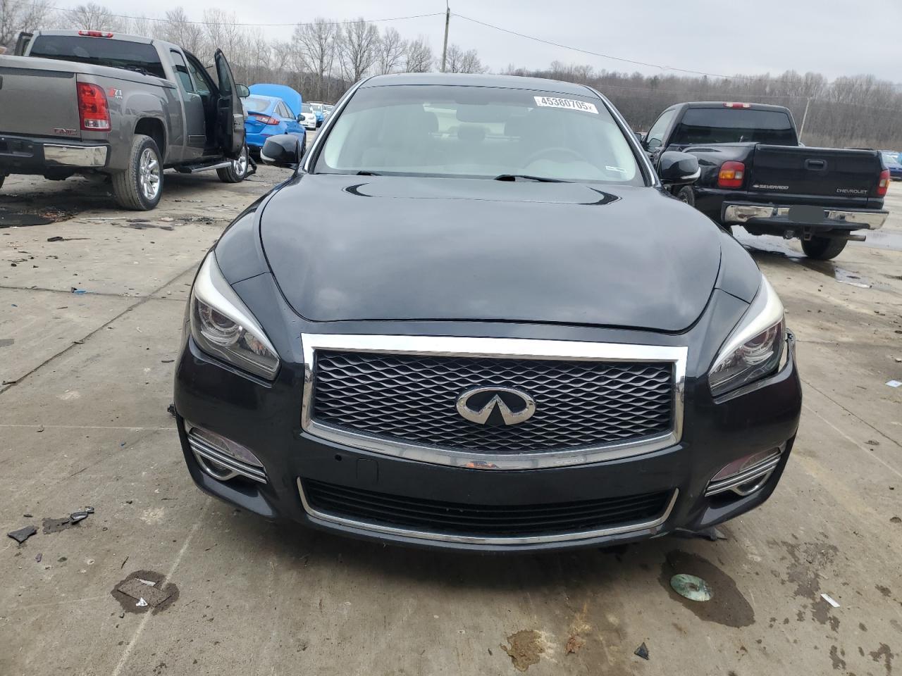 2017 Infiniti Q70 - Image 5