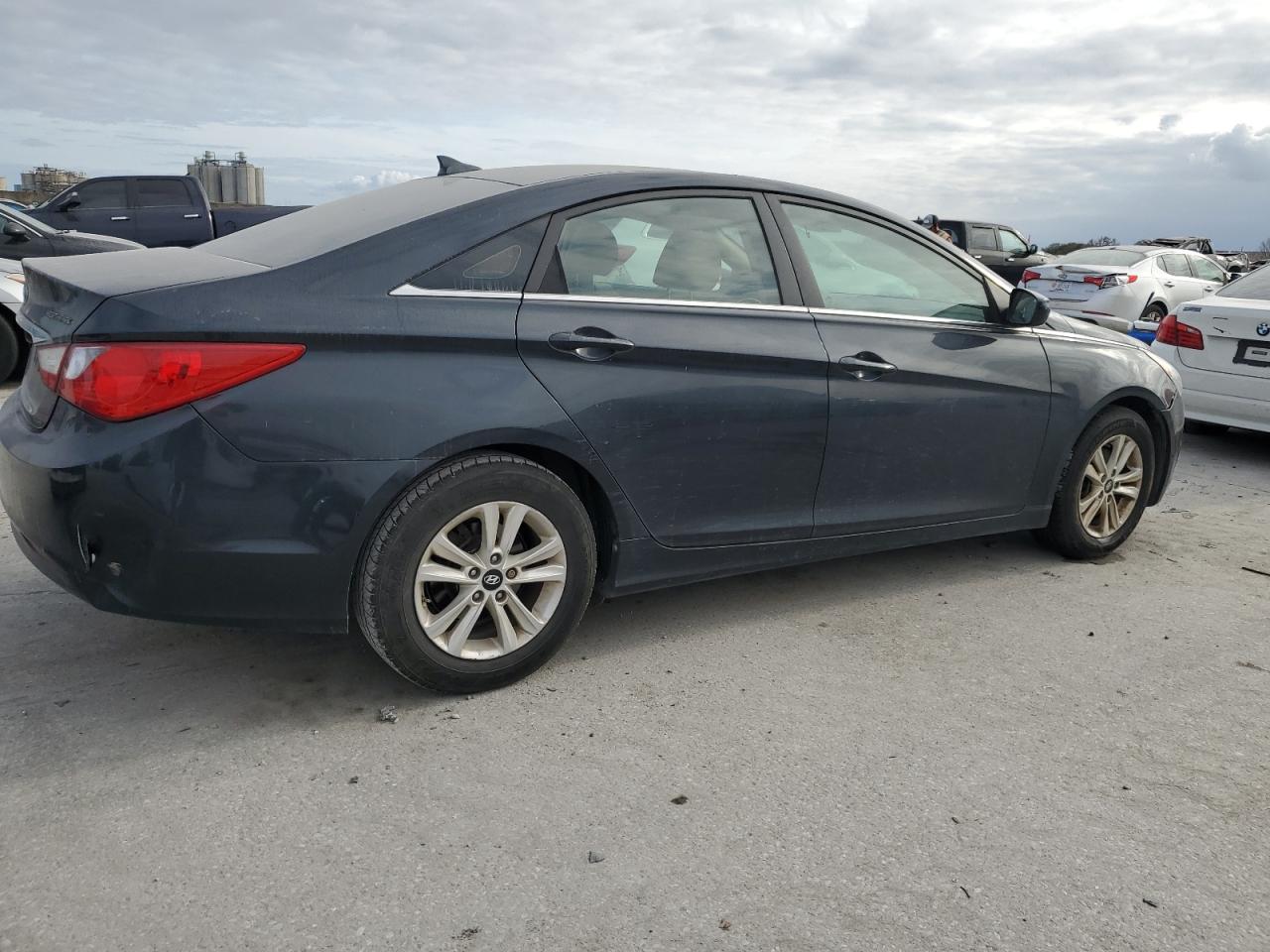2012 Hyundai Sonata - Image 3