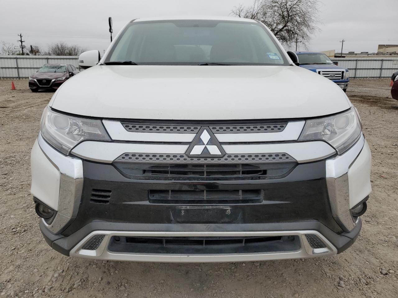 2019 Mitsubishi Outlander - Image 5
