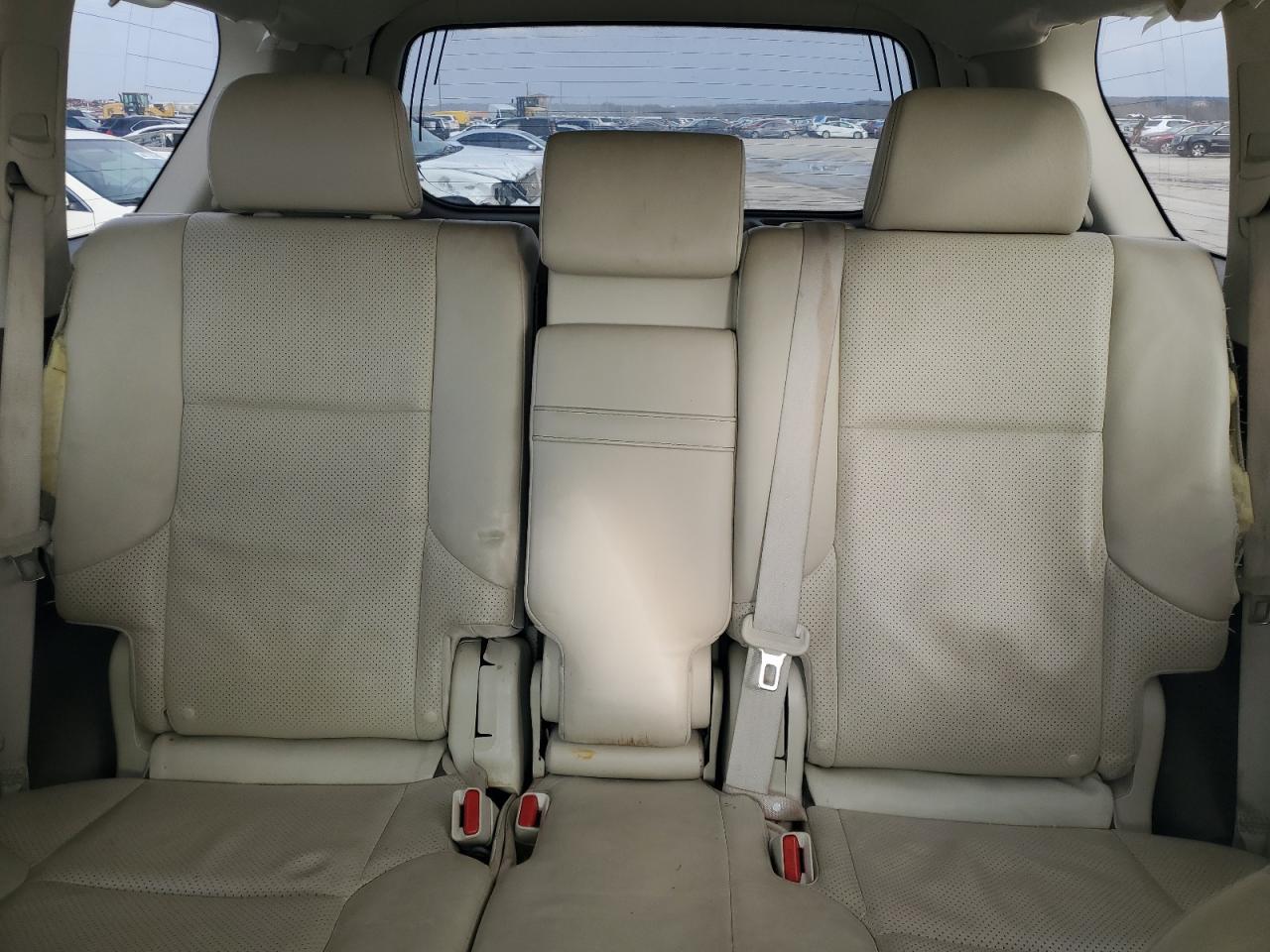 2016 Lexus GX - Image 10