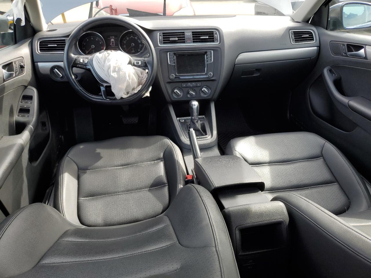 2017 Volkswagen Jetta - Image 8