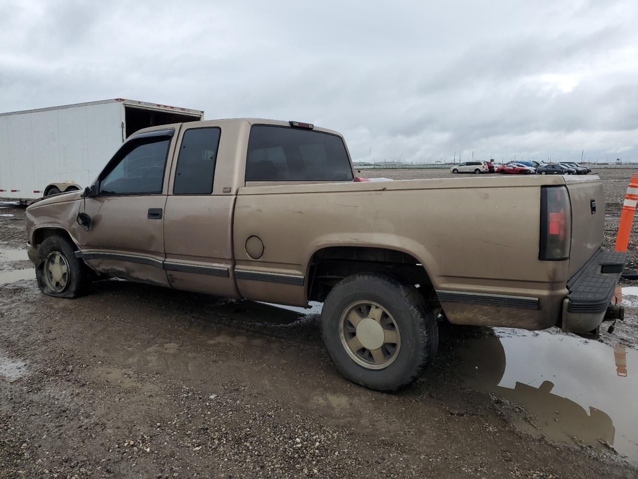 1995 Chevrolet GMT-400 - Image 2
