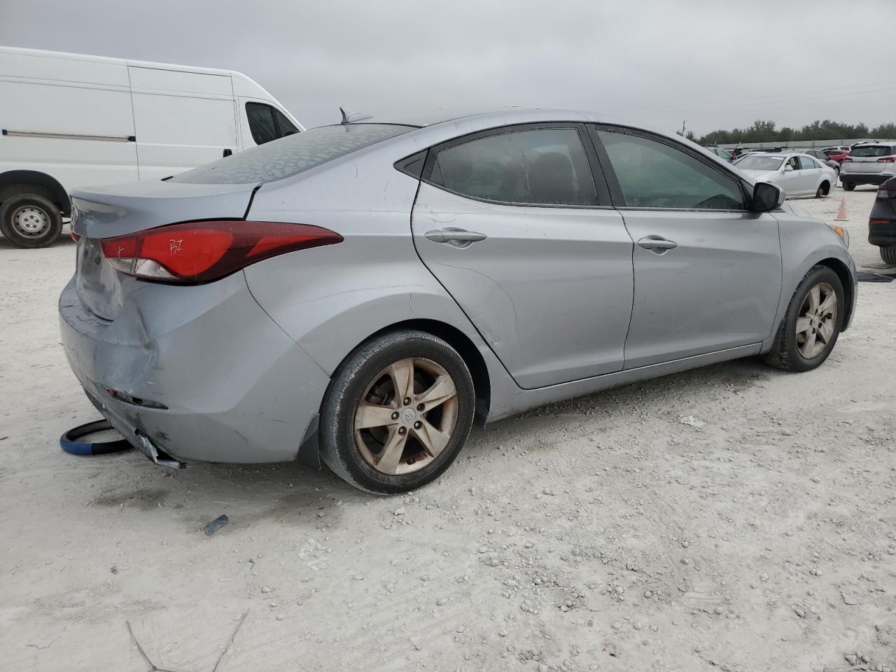 2015 Hyundai Elantra - Image 3