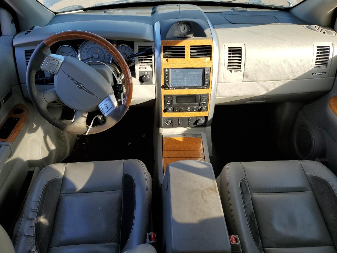 2008 Chrysler Aspen - Image 8