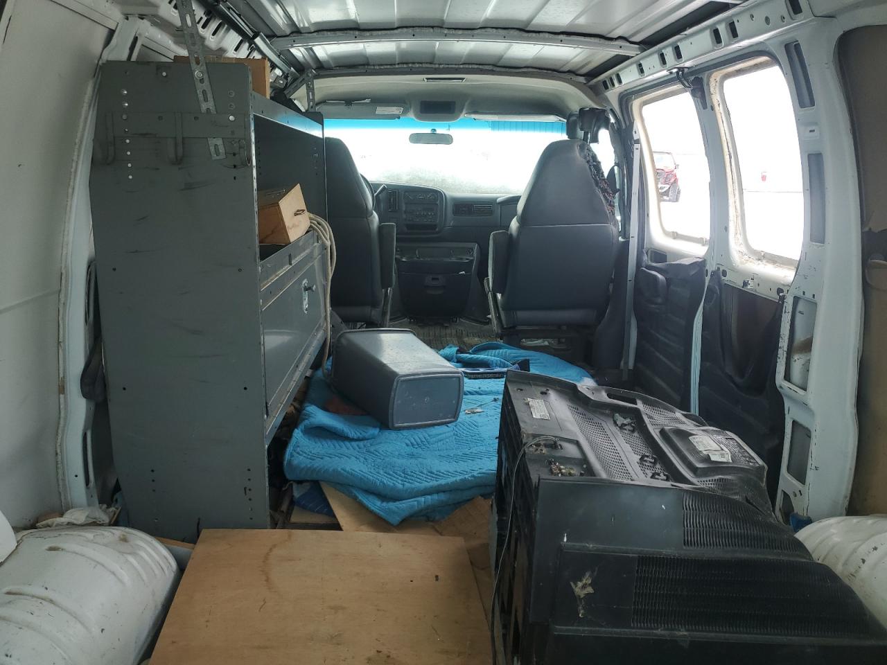 2002 GMC Savana - Image 10