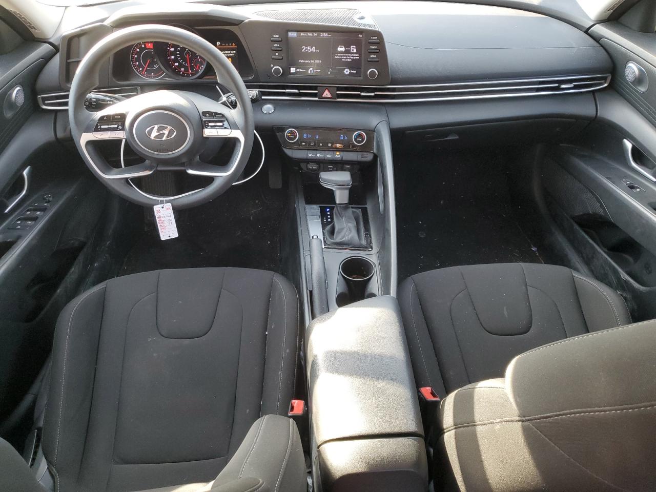2023 Hyundai Elantra - Image 8