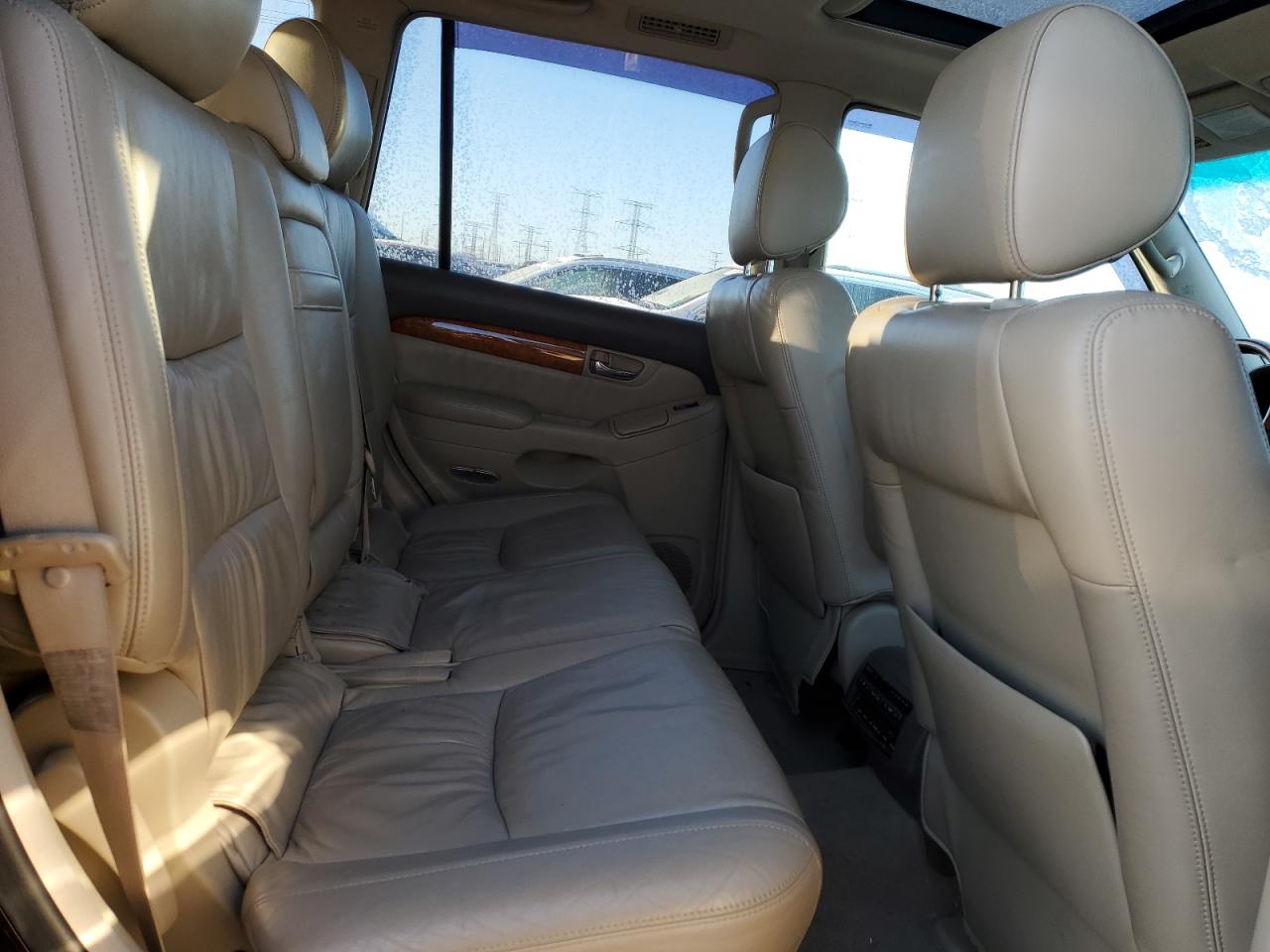 2004 Lexus GX - Image 11
