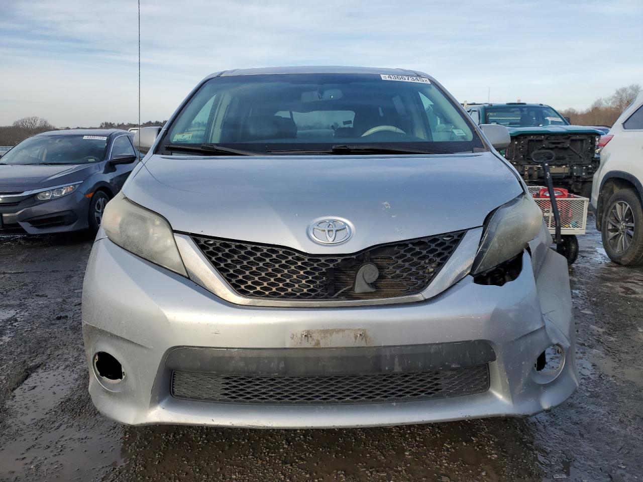 2013 Toyota Sienna - Image 5