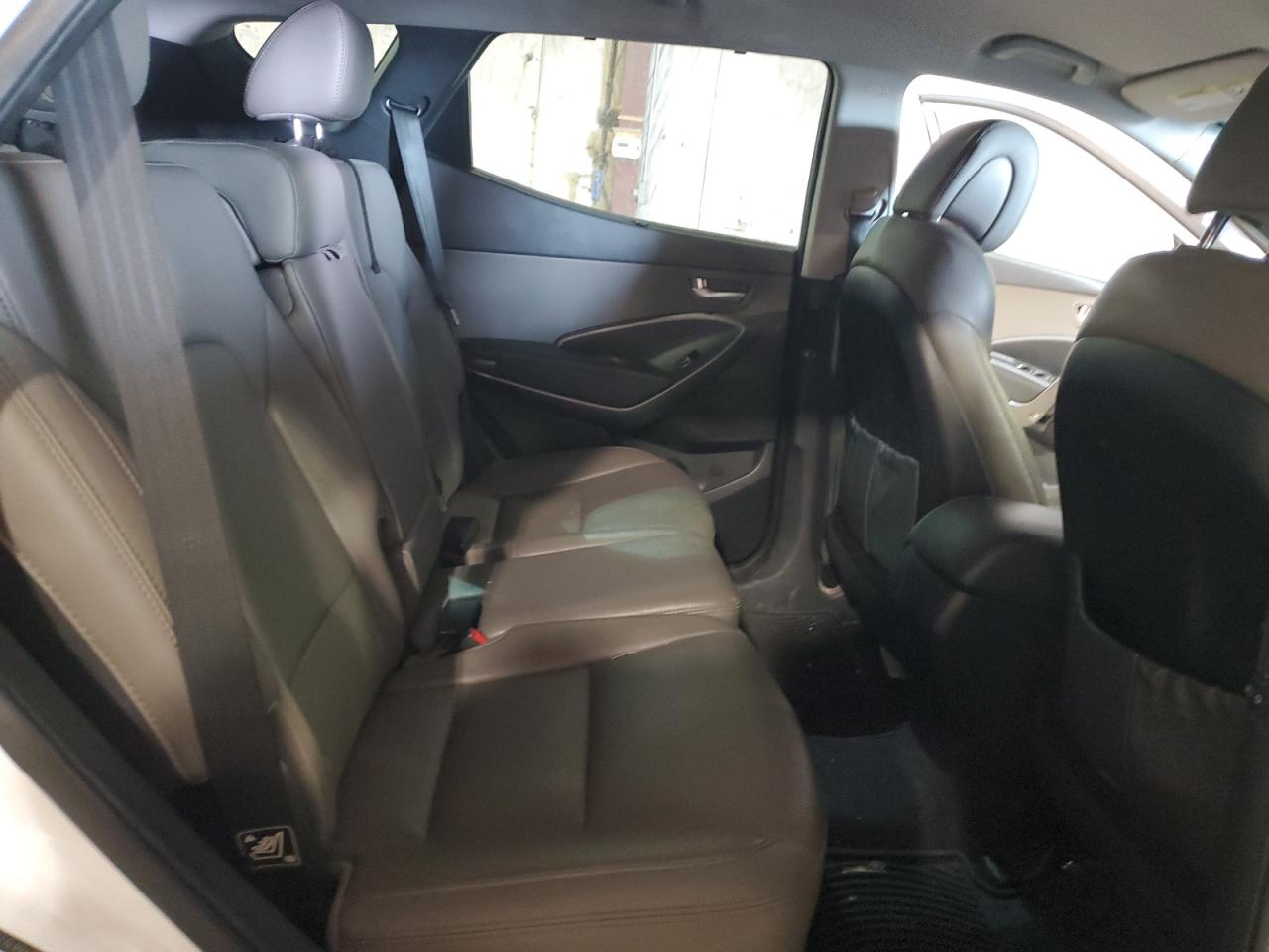 2017 Hyundai Santa Fe - Image 11