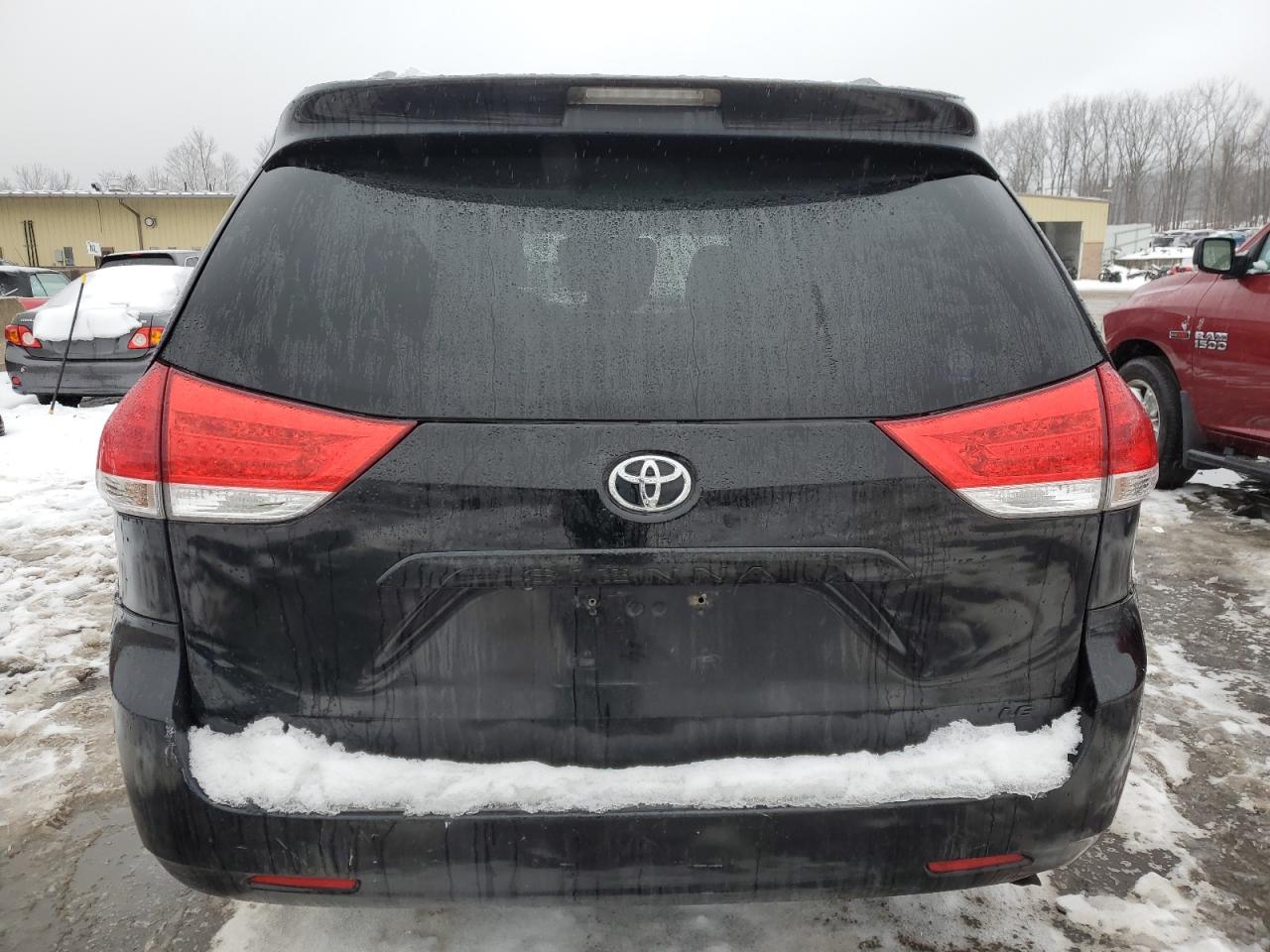 2011 Toyota Sienna - Image 6