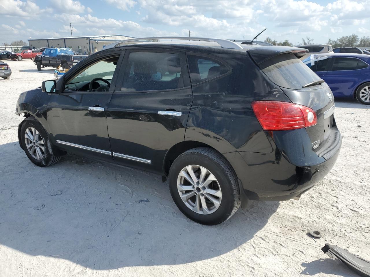 2015 Nissan Rogue - Image 2