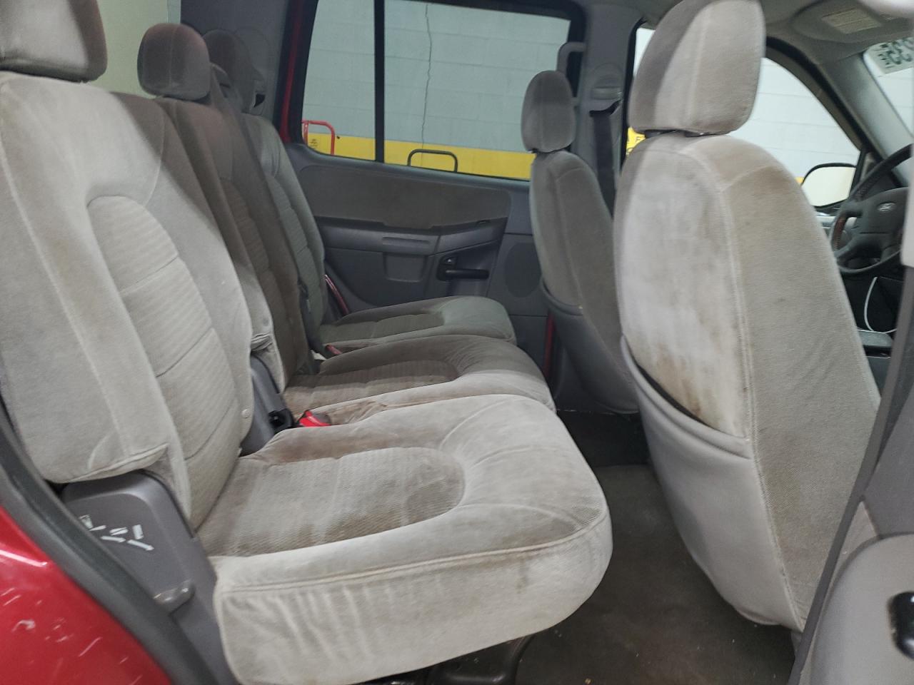 2005 Ford Explorer - Image 11