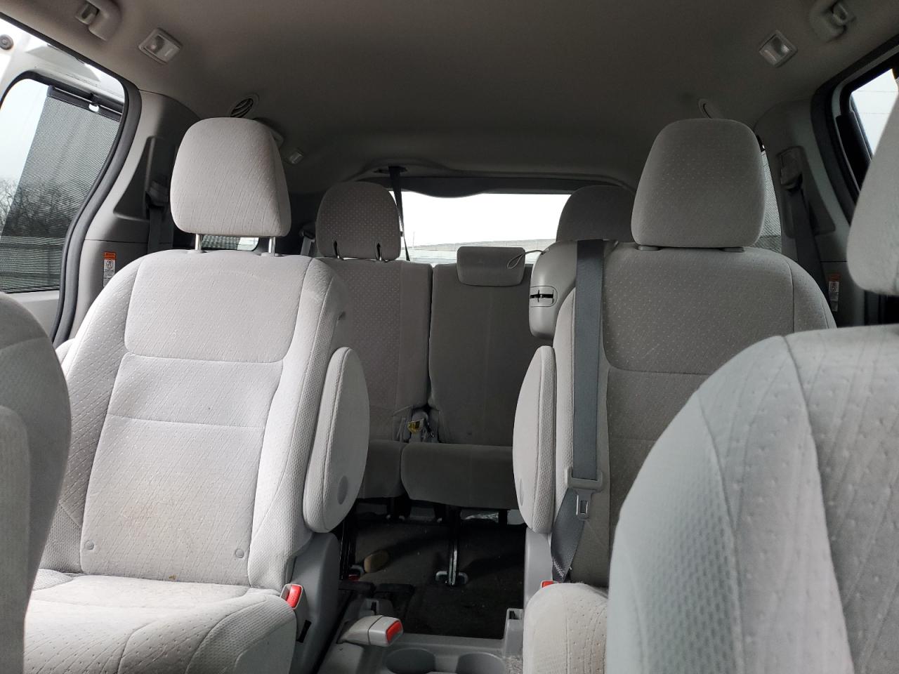 2015 Toyota Sienna - Image 10