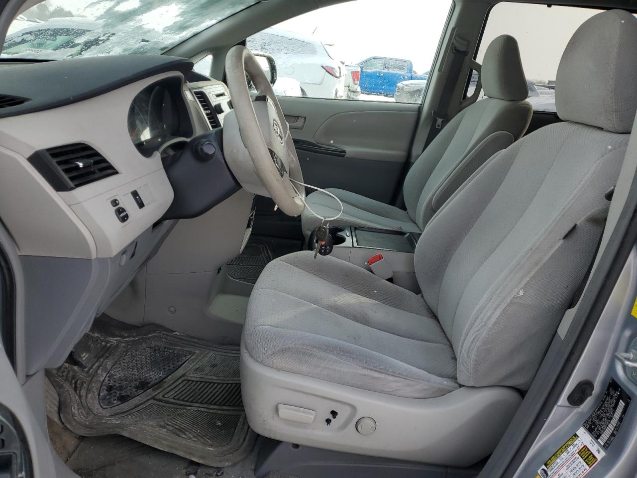 2011 Toyota Sienna - Image 7