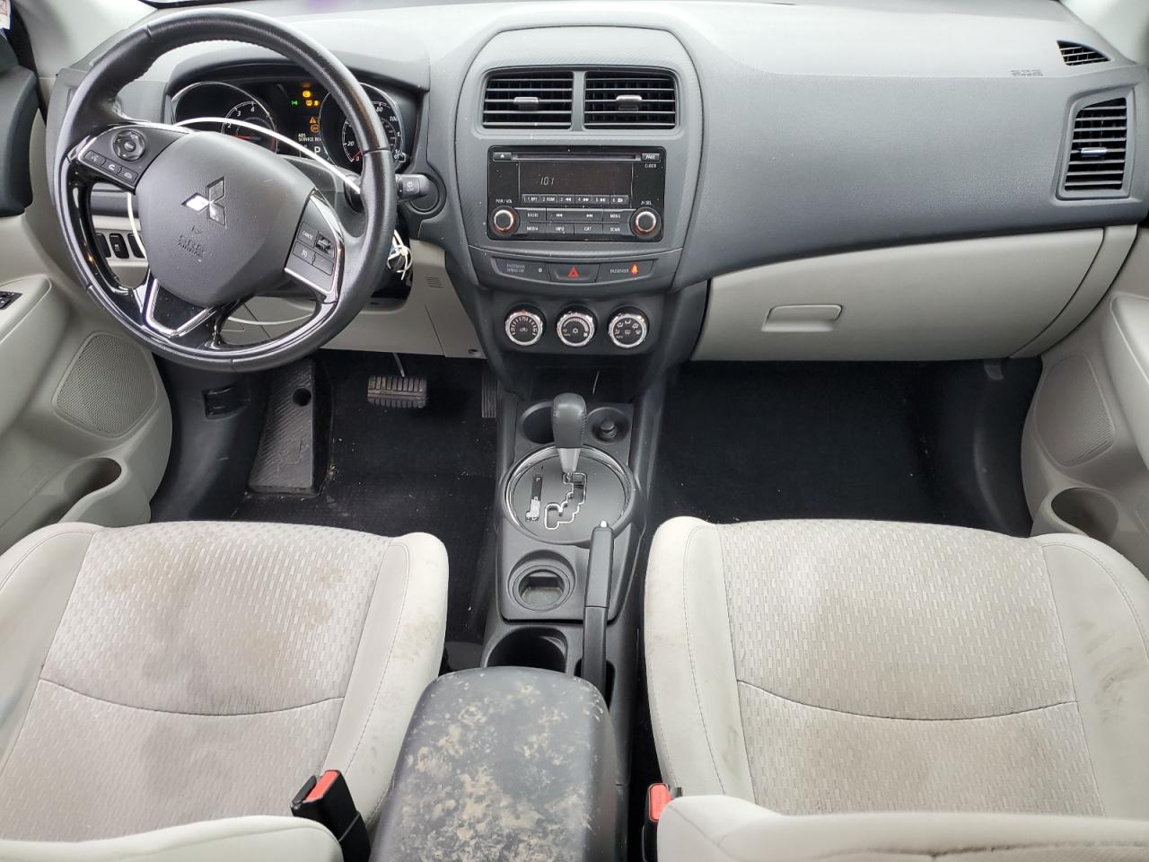 2017 Mitsubishi Outlander - Image 8