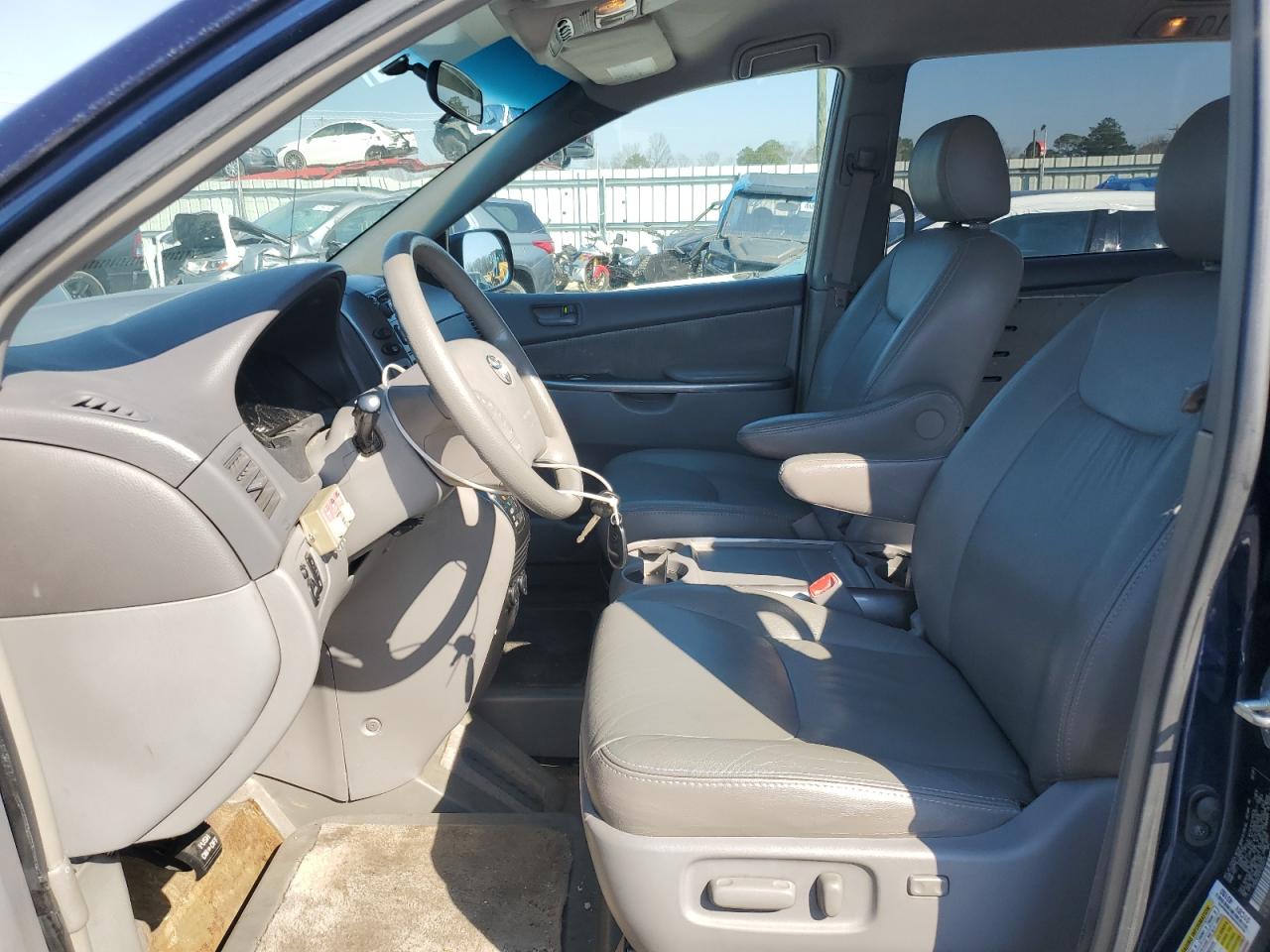 2007 Toyota Sienna - Image 7
