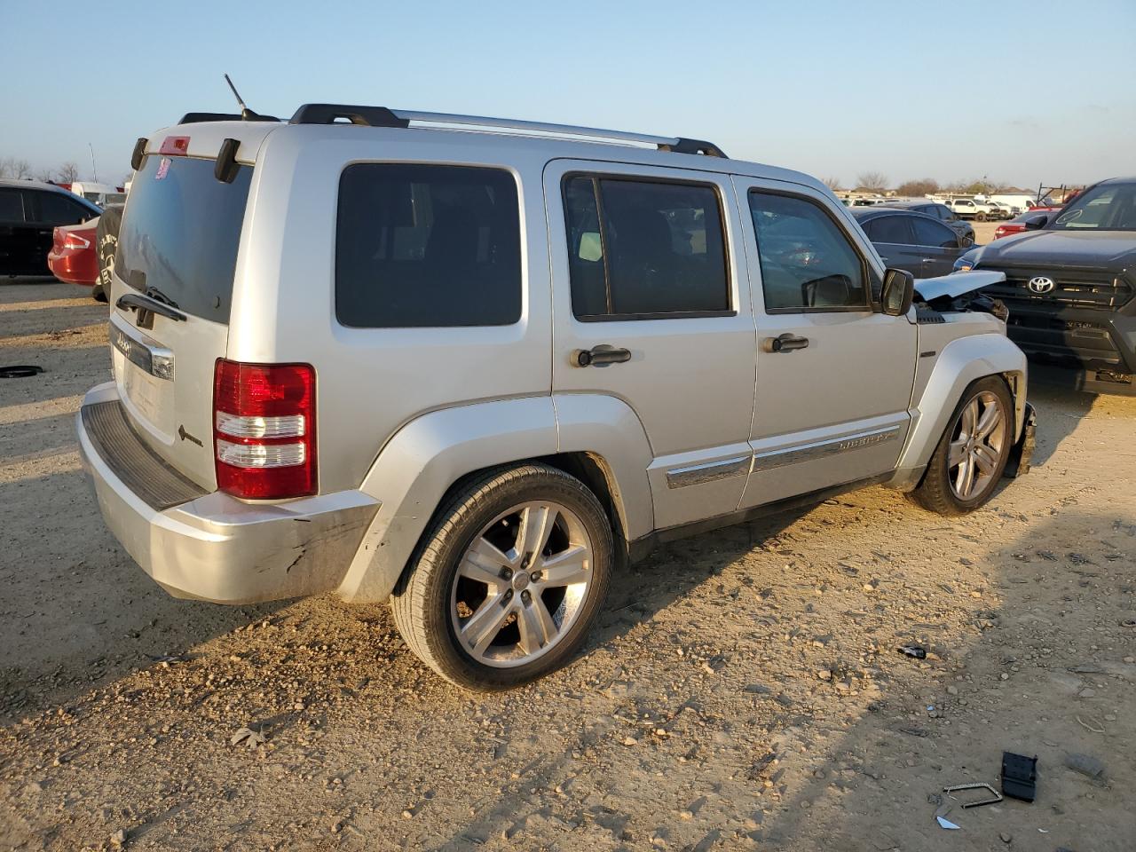 2012 Jeep Liberty (North America) - Image 3