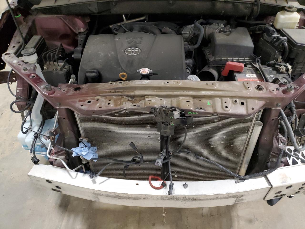2019 Toyota Highlander - Image 12