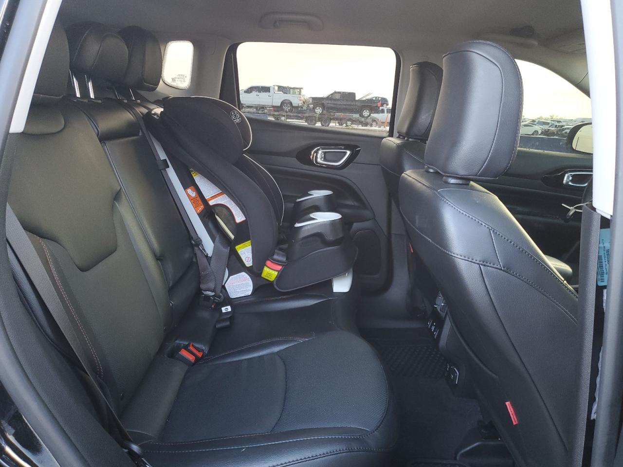 2022 Jeep Compass - Image 11