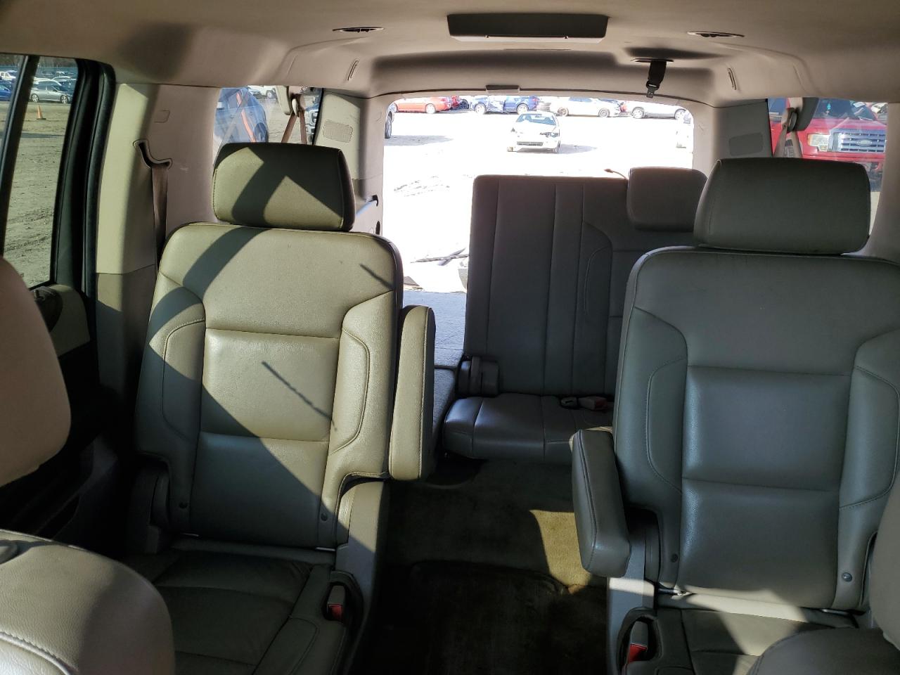 2015 Chevrolet Suburban - Image 10