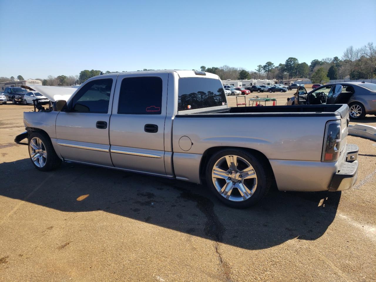 2006 GMC Sierra - Image 2