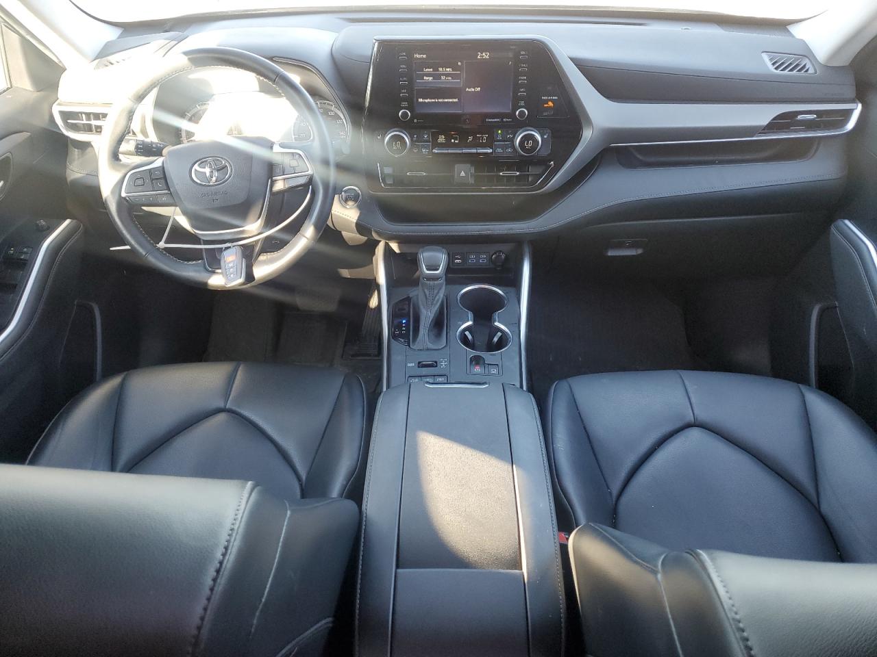 2022 Toyota Highlander - Image 8