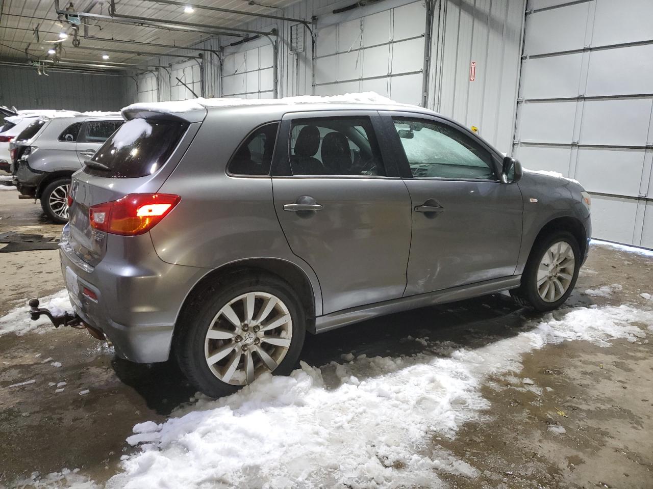 2011 Mitsubishi Outlander - Image 3