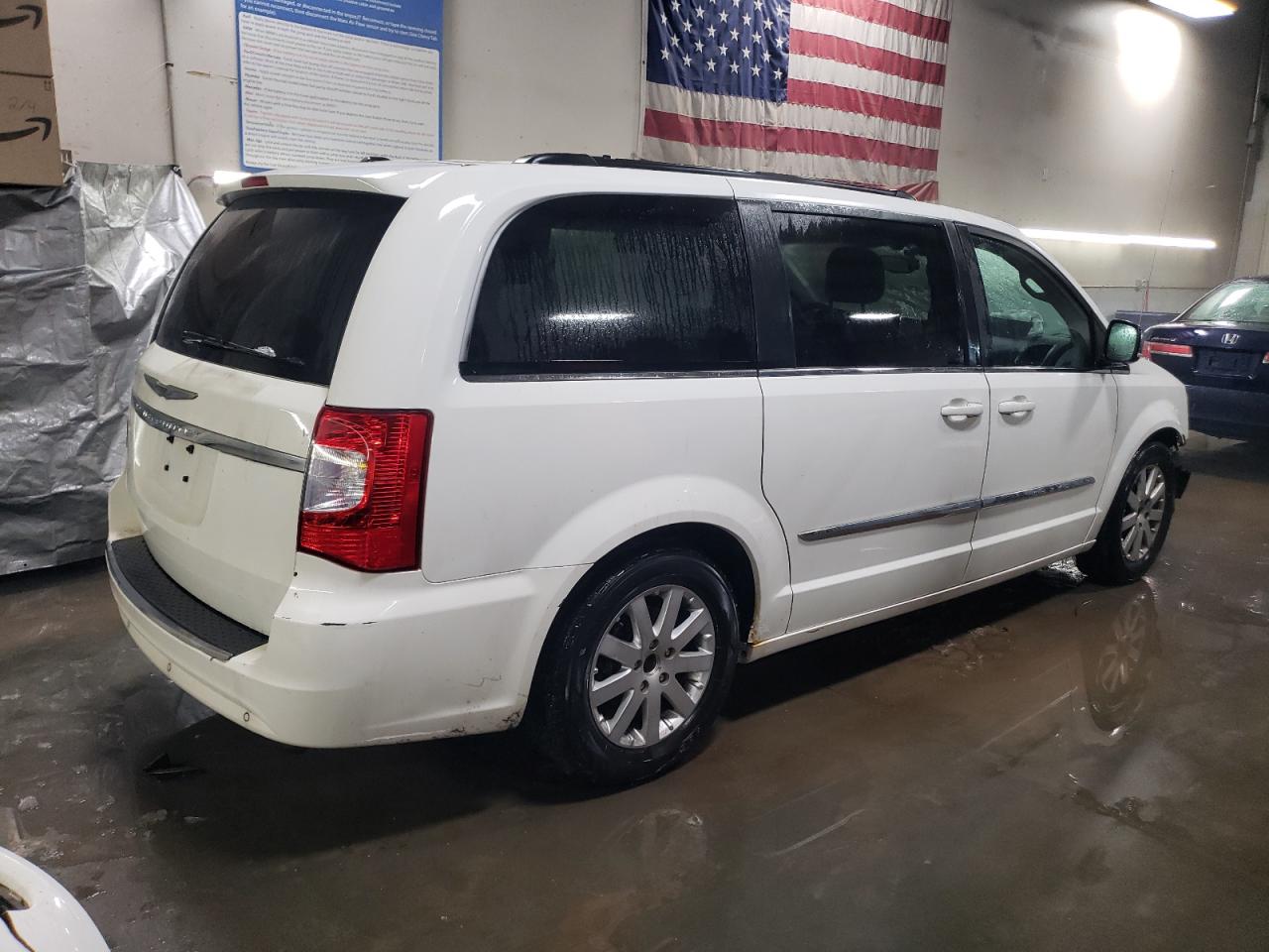 2011 Chrysler Town & Country - Image 3