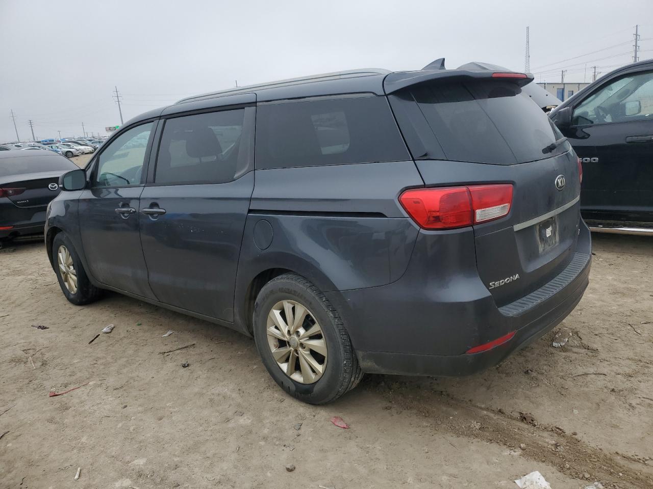 2015 Kia Sedona - Image 2