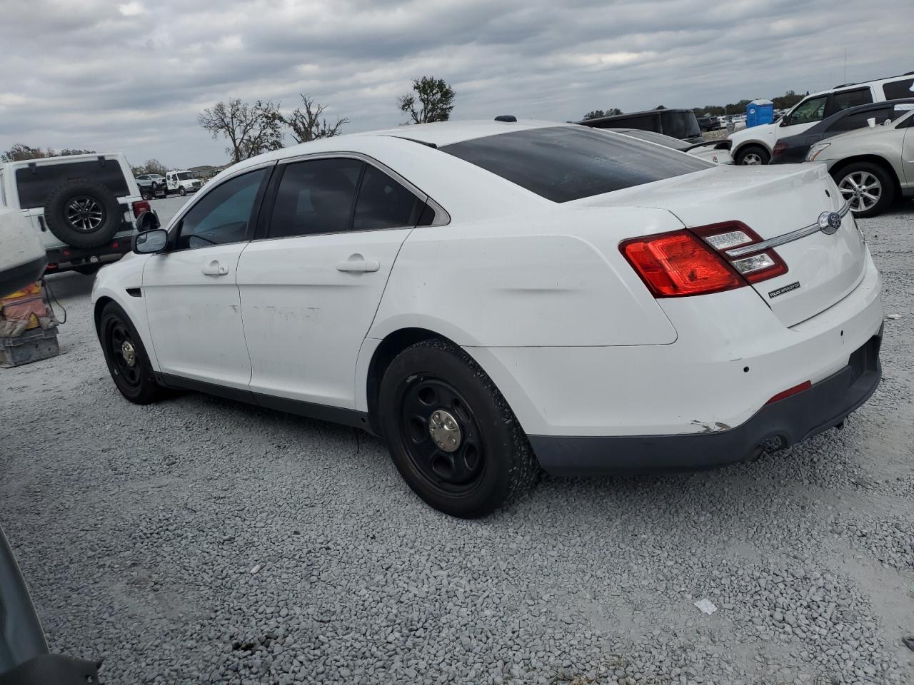 2015 Ford Taurus - Image 2