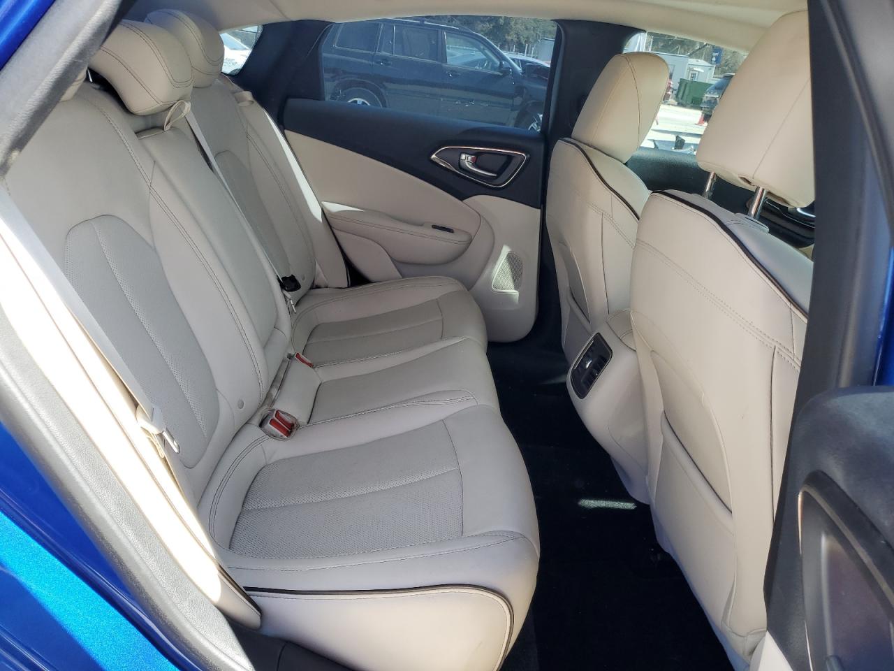 2015 Chrysler 200 - Image 11