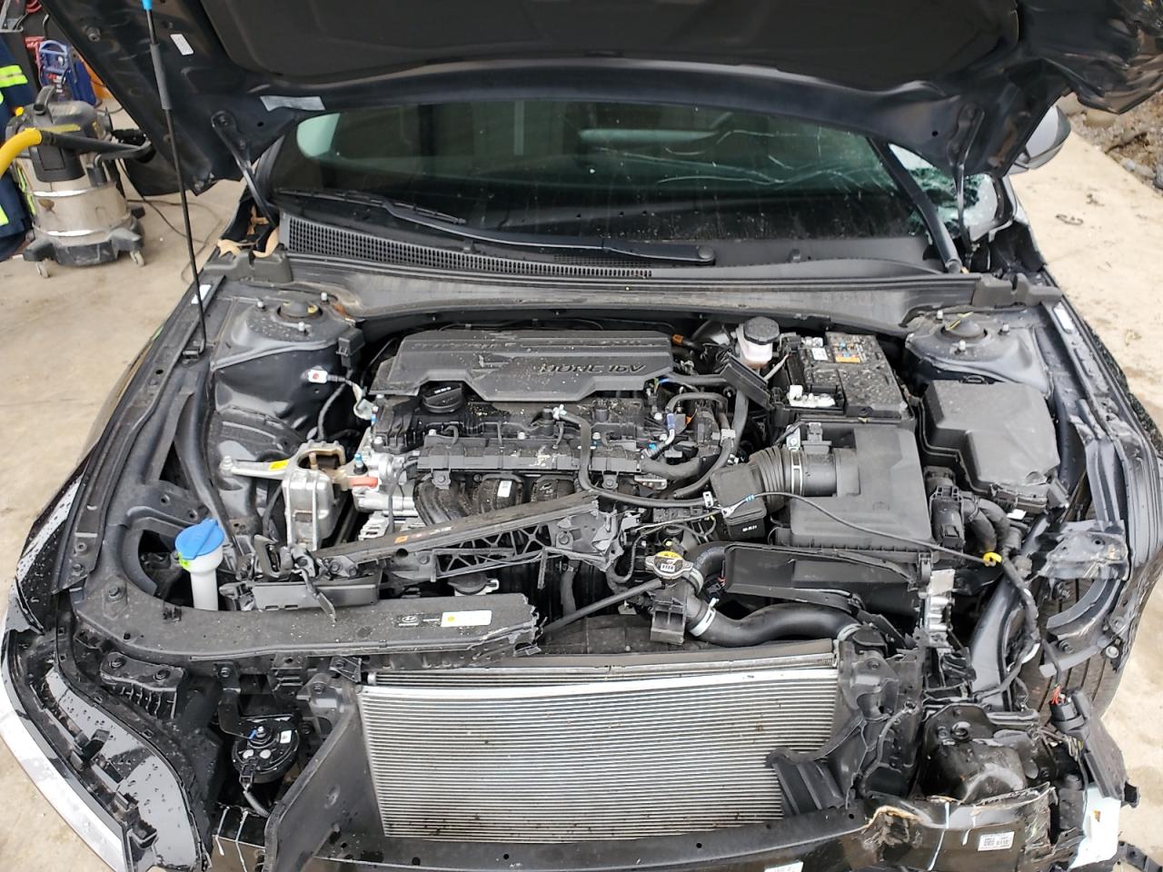 2024 Hyundai Elantra - Image 12