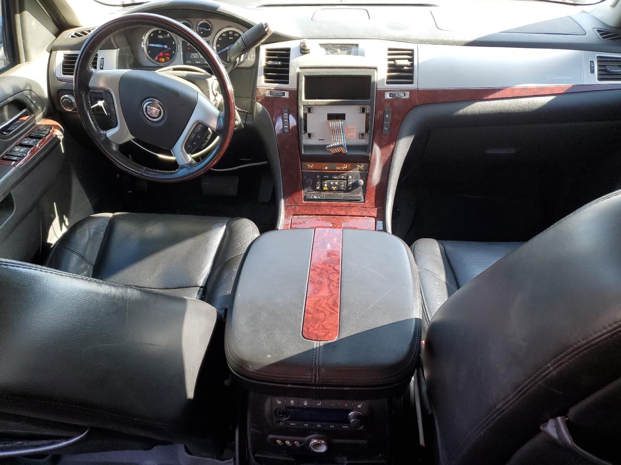 2010 Cadillac Escalade - Image 8