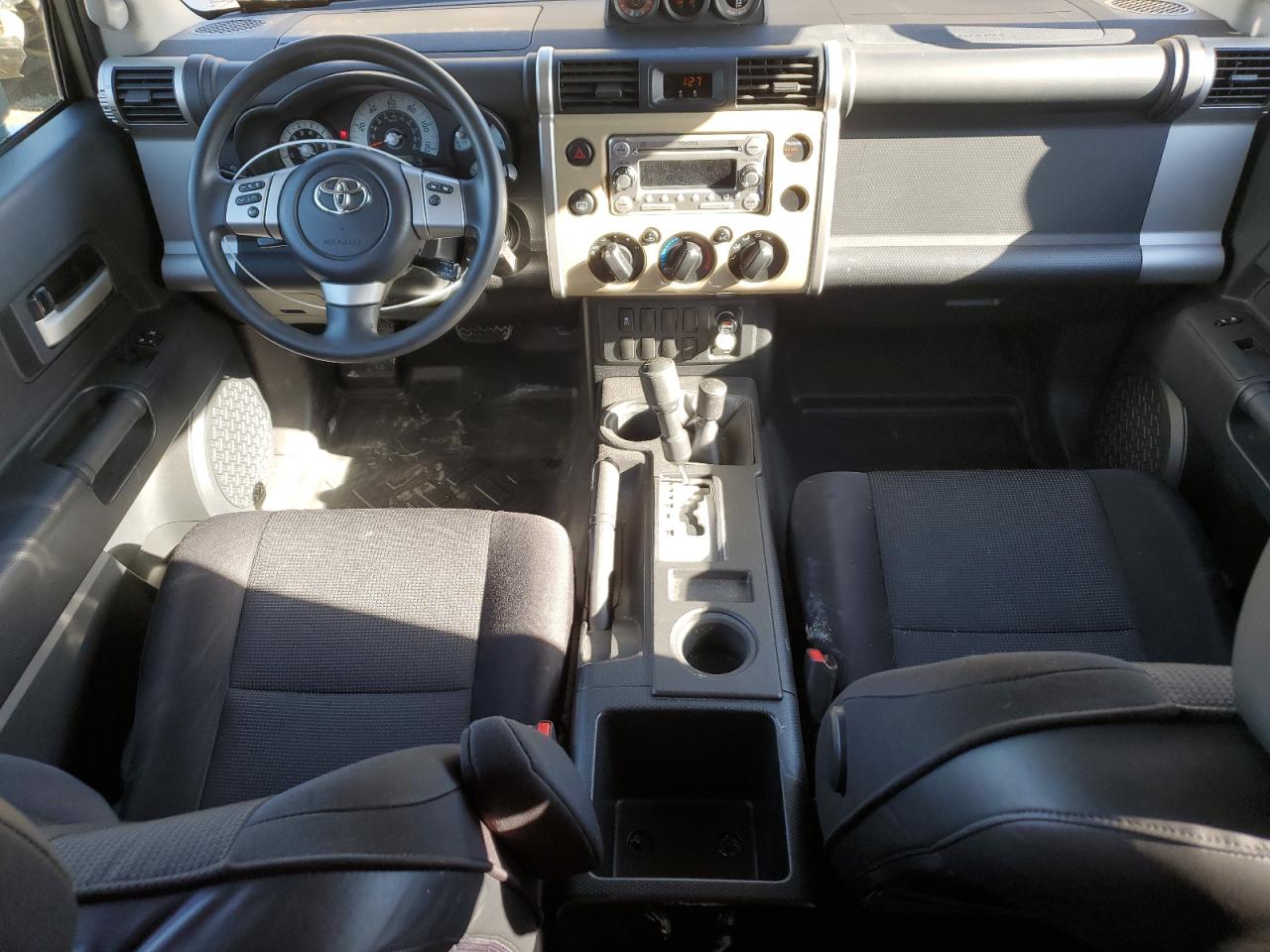 2014 Toyota FJ Cruiser - Image 8