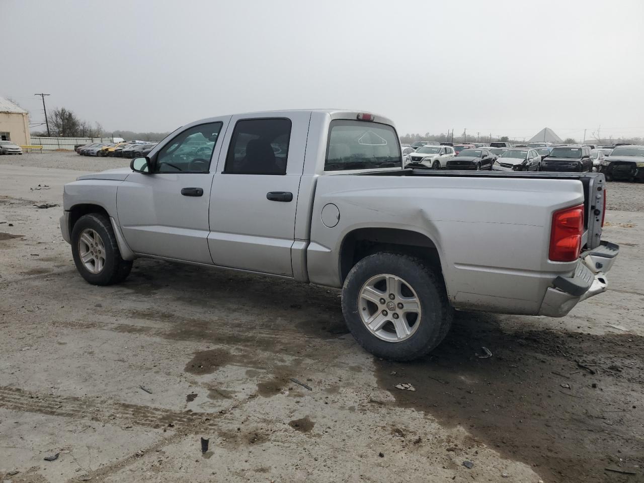 2011 Dodge Dakota - Image 2