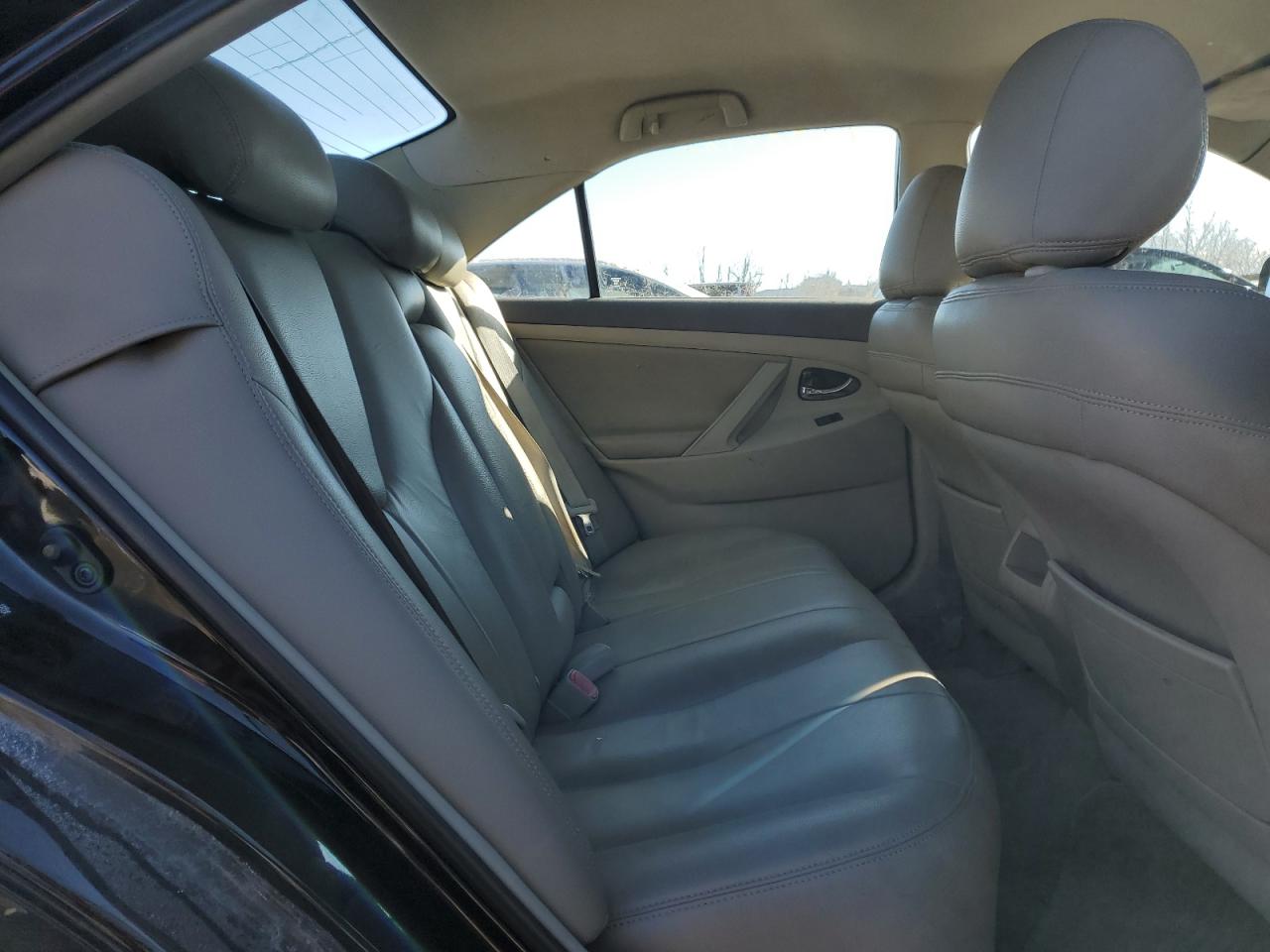 2009 Toyota Camry - Image 10
