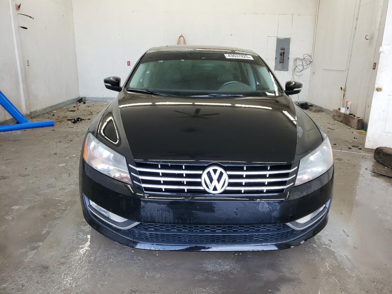 2014 Volkswagen Passat - Image 5