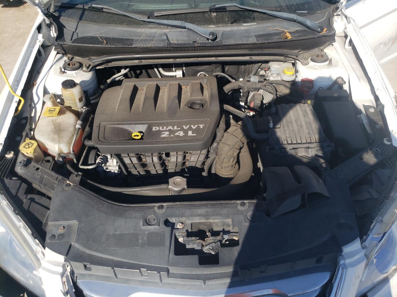 2011 Chrysler 200 - Image 11