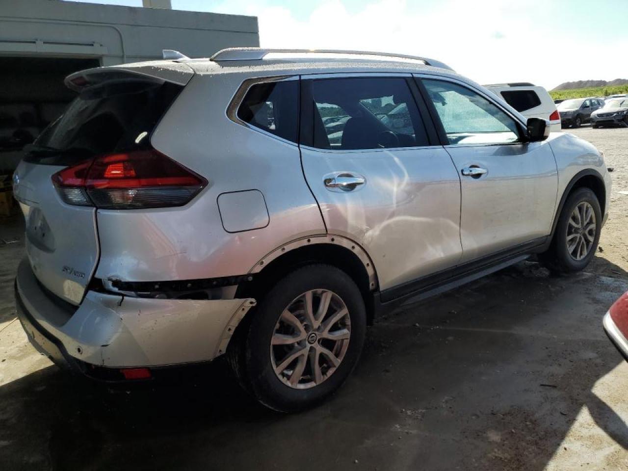 2020 Nissan Rogue - Image 3